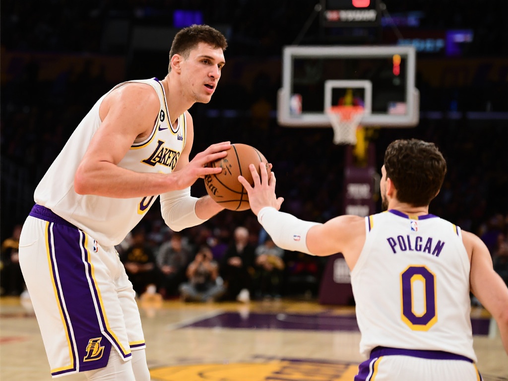 更是对皇马 更是对皇马