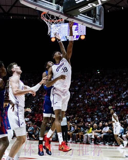 埃奇库姆全场19投仅6中,三分8中2得到17分4篮板4助攻2抢断 埃奇库姆全场19投仅6中,三分8中2得到17分4篮板4助攻2抢断